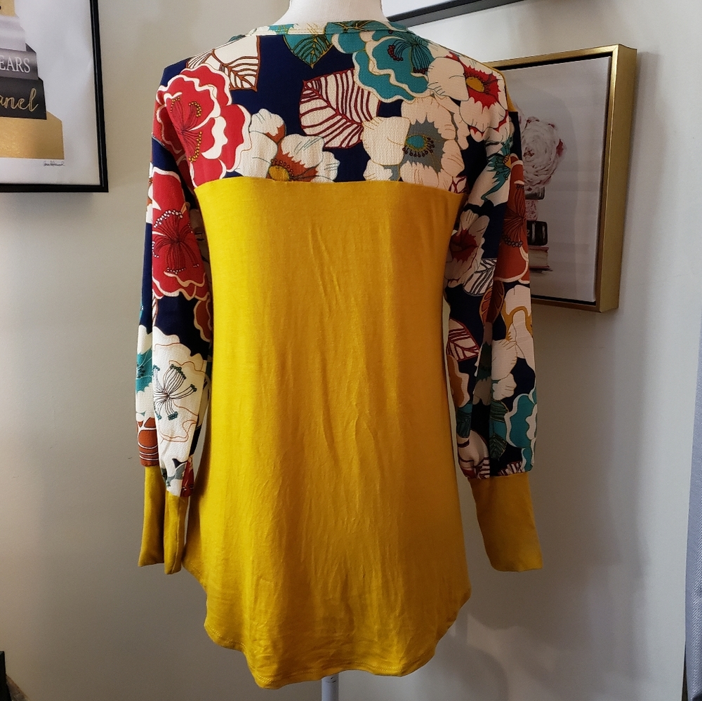 Mai Soli top small beutiful mustard and floral - Picture 4 of 8